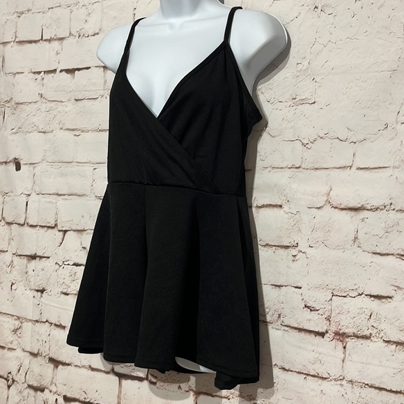 🆕Nasty Gal “Let’s V You Dance”Romper, Size 6 - Picture 3 of 7